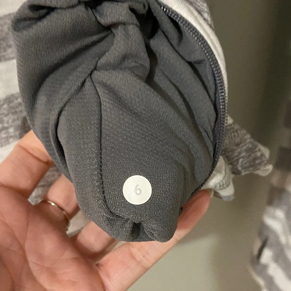 Lululemon quarter zip pull over size 6 dark / light gray stripe - Picture 10 of 13